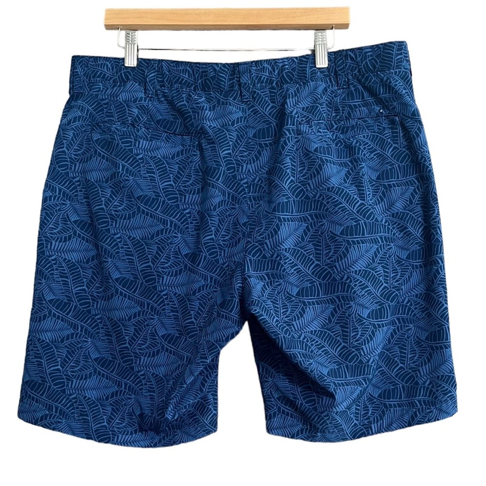 IZOD Gold Mens Size 38 Blue Leaf Flat Front Shorts with Front and Back Pockets