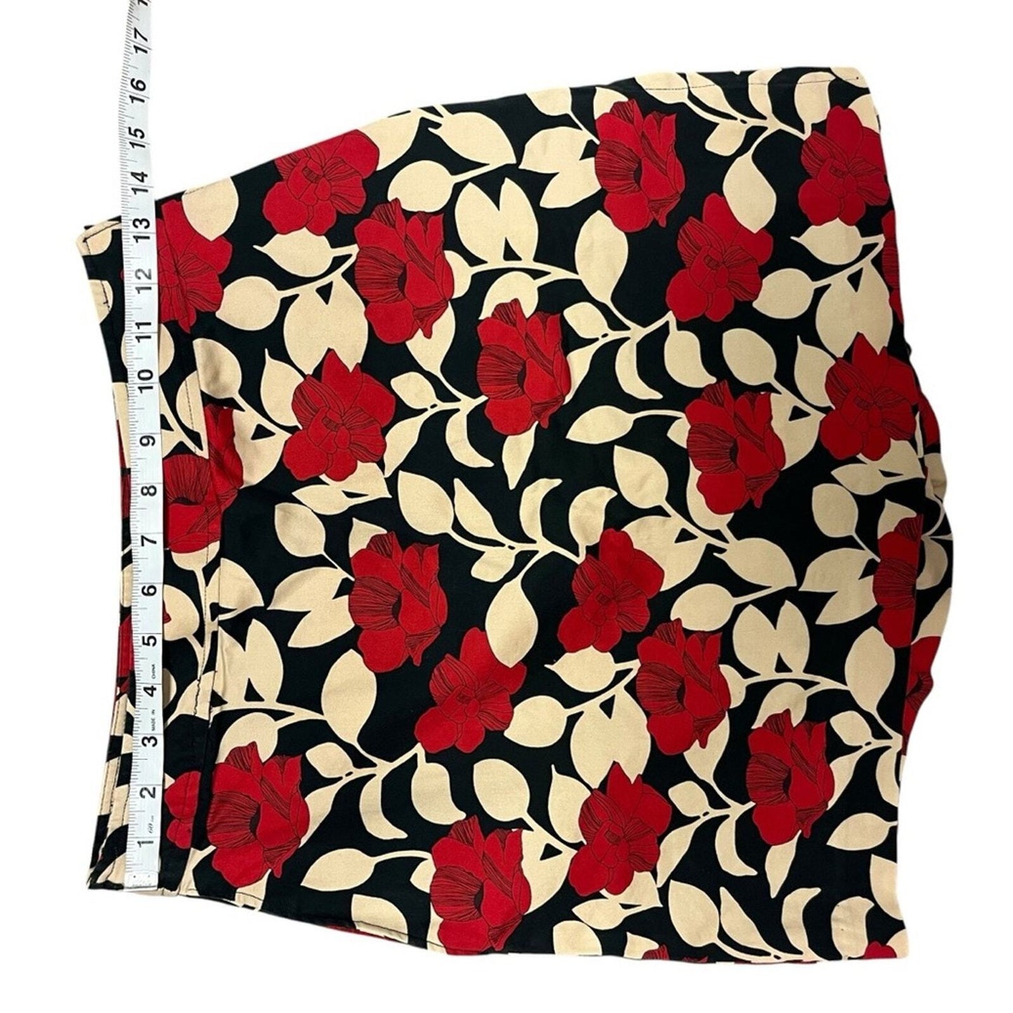 ASHWORTH Womens Floral Print Skort Size 6 Red, Black, & Beige