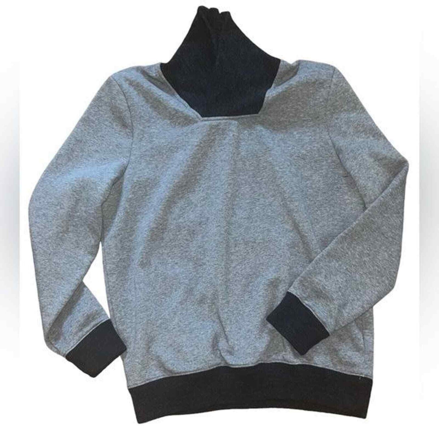 H&M Comfy Gray & Black Pullover with Collard Neck Size Medium