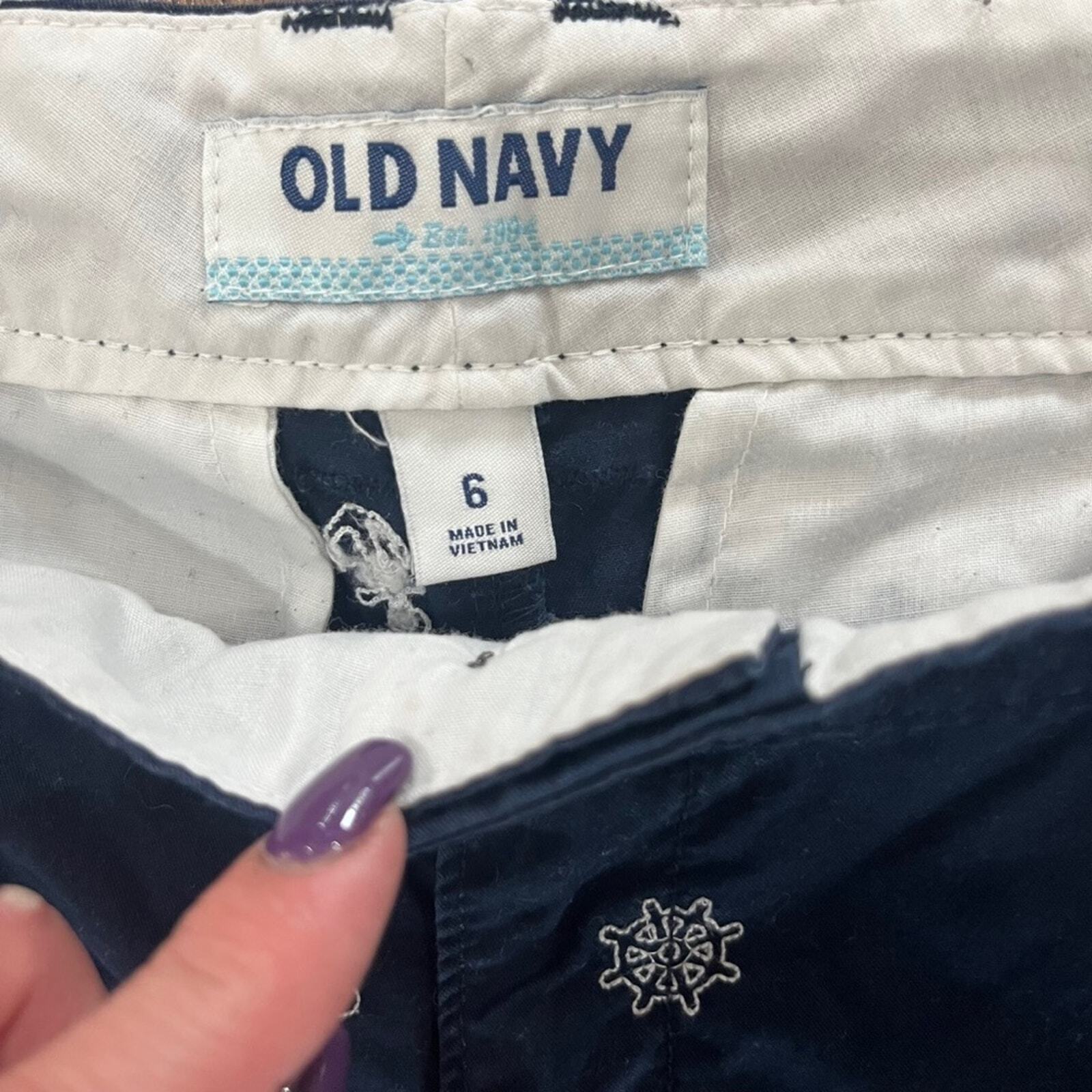 Old Navy Women's Nautical Navy Flat Front Shorts Size 6