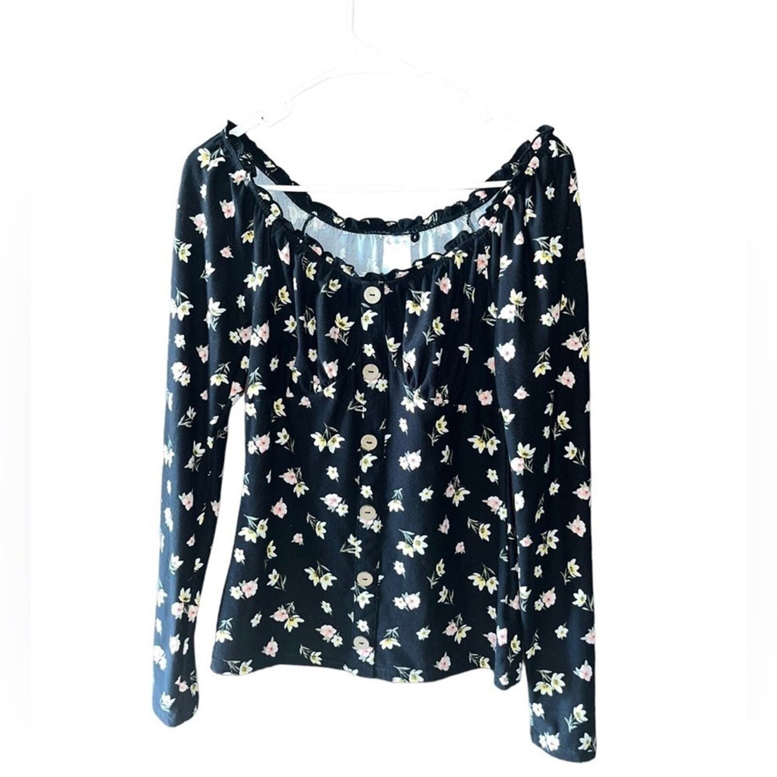 No Boundaries Black Floral Top w/ Scooped Ruffled Size 7/9