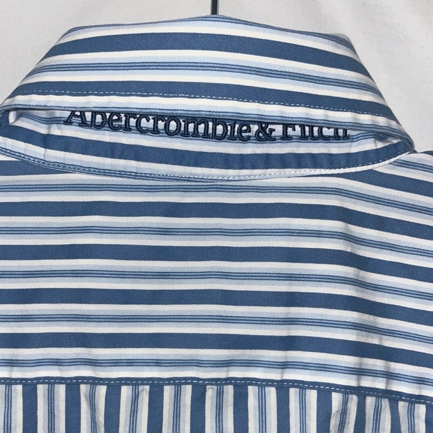 Abercrombie & Fitch Muscle Long Sleeve Button Down Shirt Blue White Stripes Med