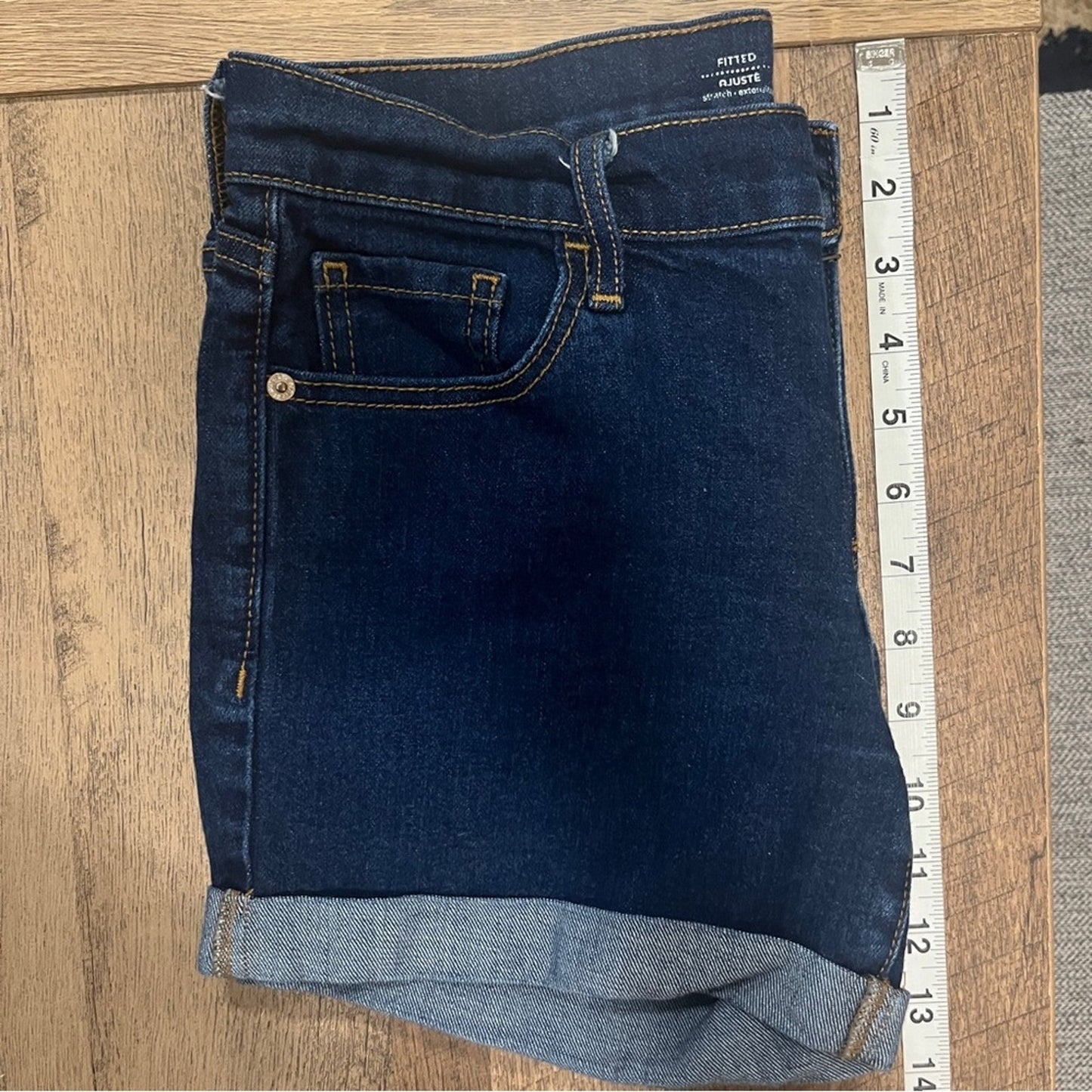 Old Navy Denim Shorts Women Size 4 Fitted Roll Up Dark Wash Basic Simple Concert