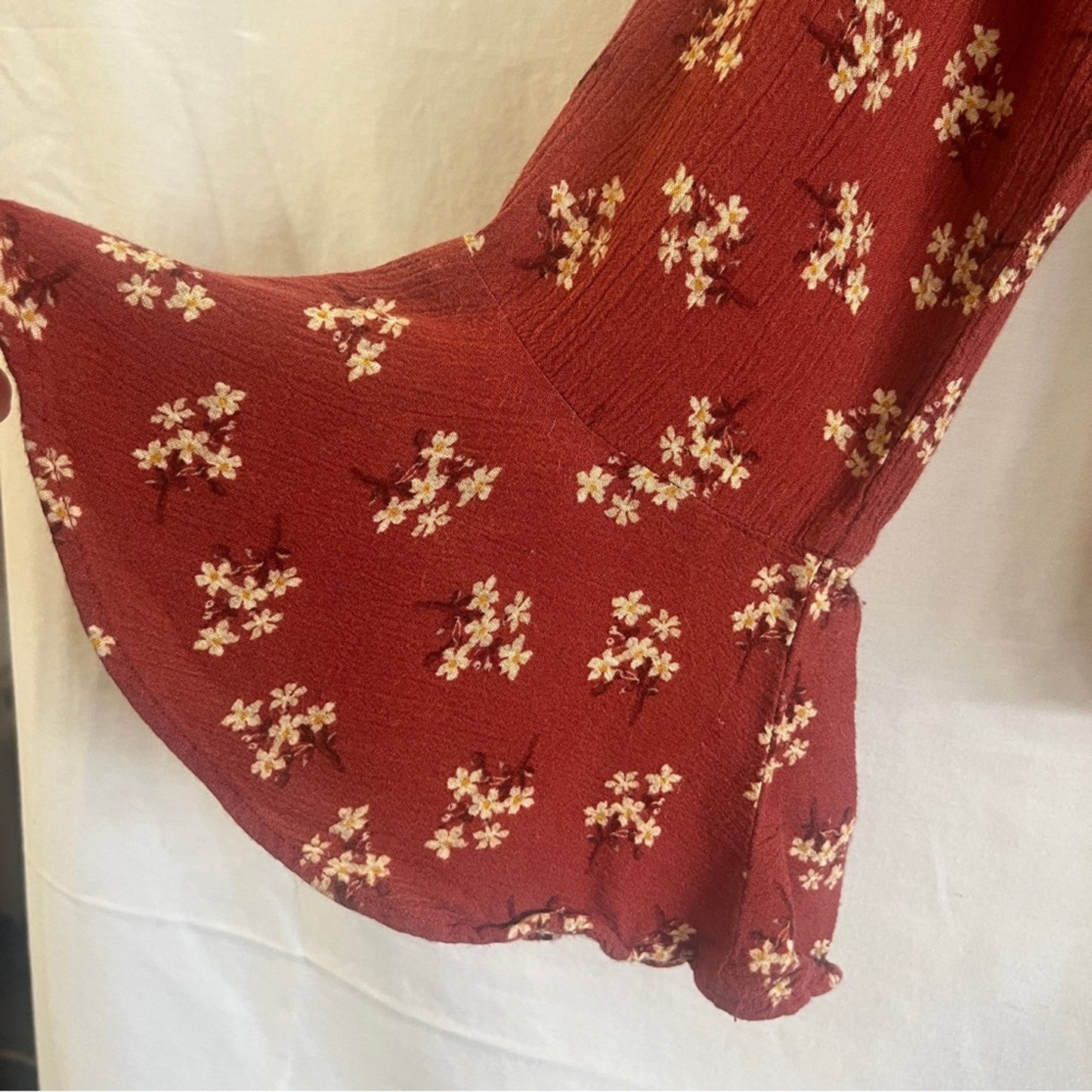American Eagle Maroon Floral Top Womens Medium Ruffle Neck Rust Red Poet Boho