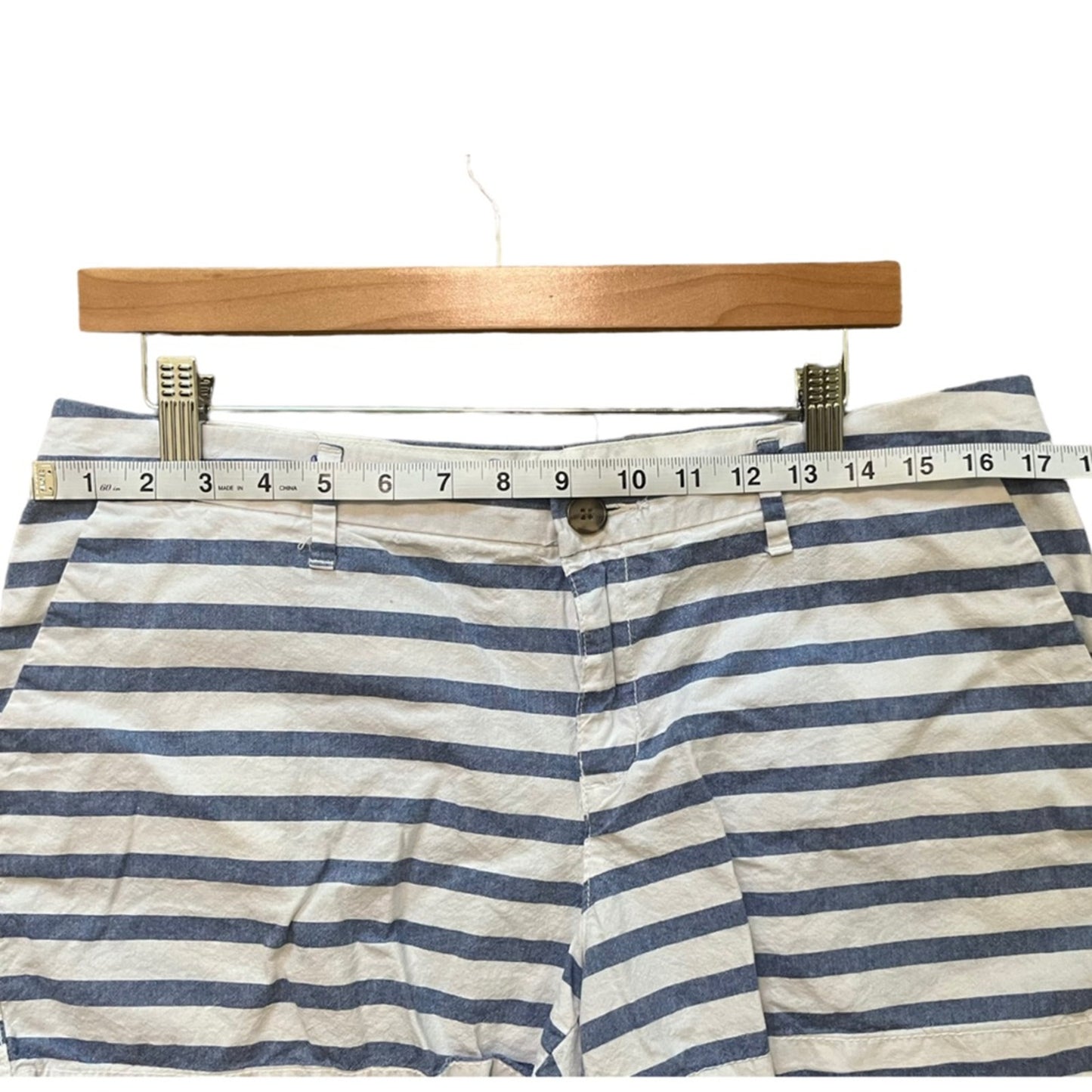 Old Navy Womens Shorts Size 8 Blue White Striped Flat Front Cotton Nautical Boat