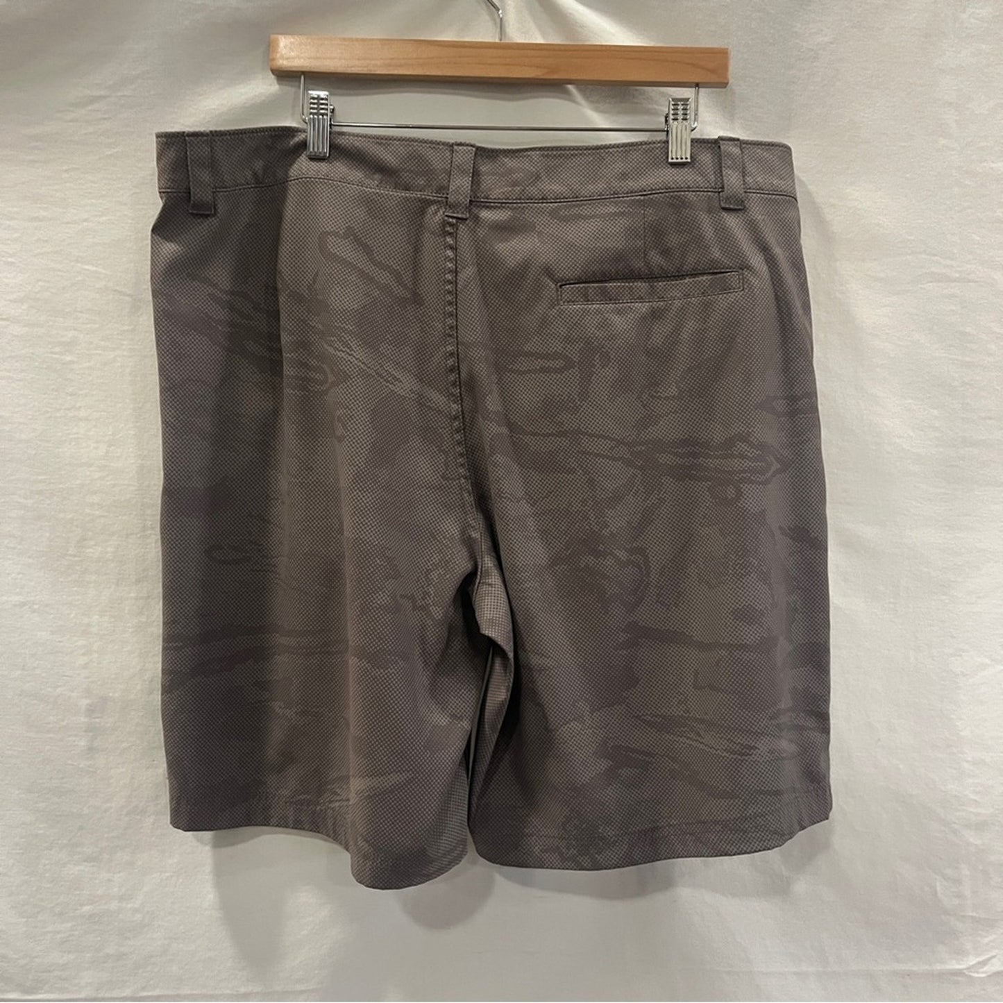 Under Armour Heatgear Gray Shorts Mens Size 40 Summer Island Beach Resort Travel