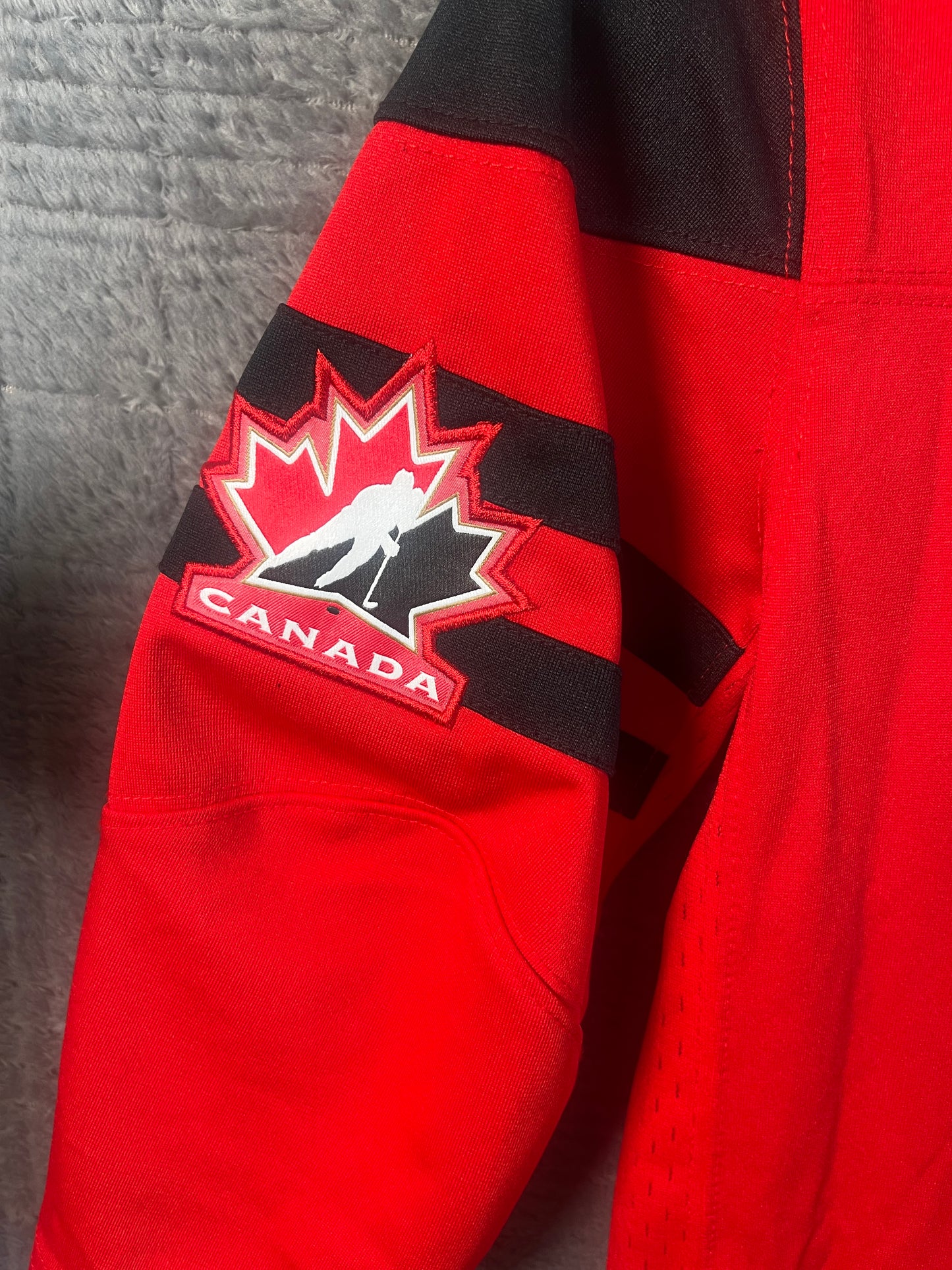 Nike Team Canada Youth Hockey Replica Jersey Red Size 6 NWT