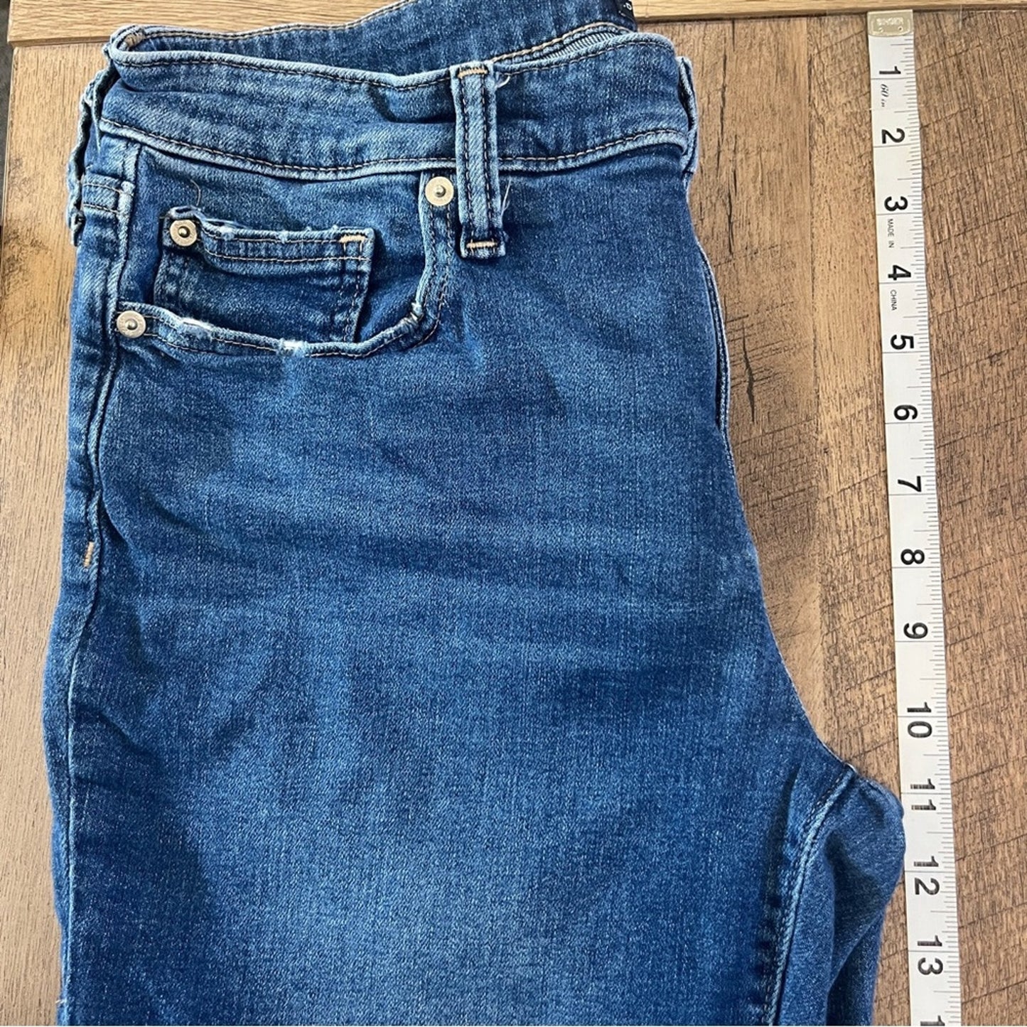 Gap Bermuda Denim Shorts Womens Size 8 Raw Hem Basic Simple Casual Minimalist