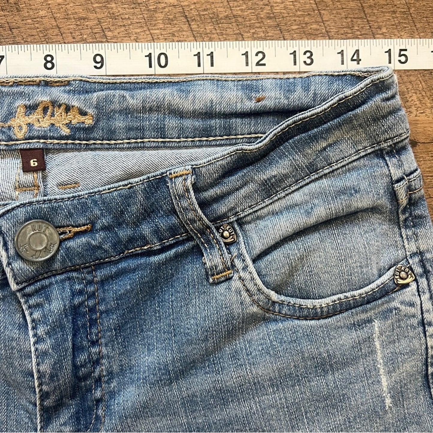 Kut From The Kloth Straight Taper Jeans Womens Size 6 Light Wash Basic Classic