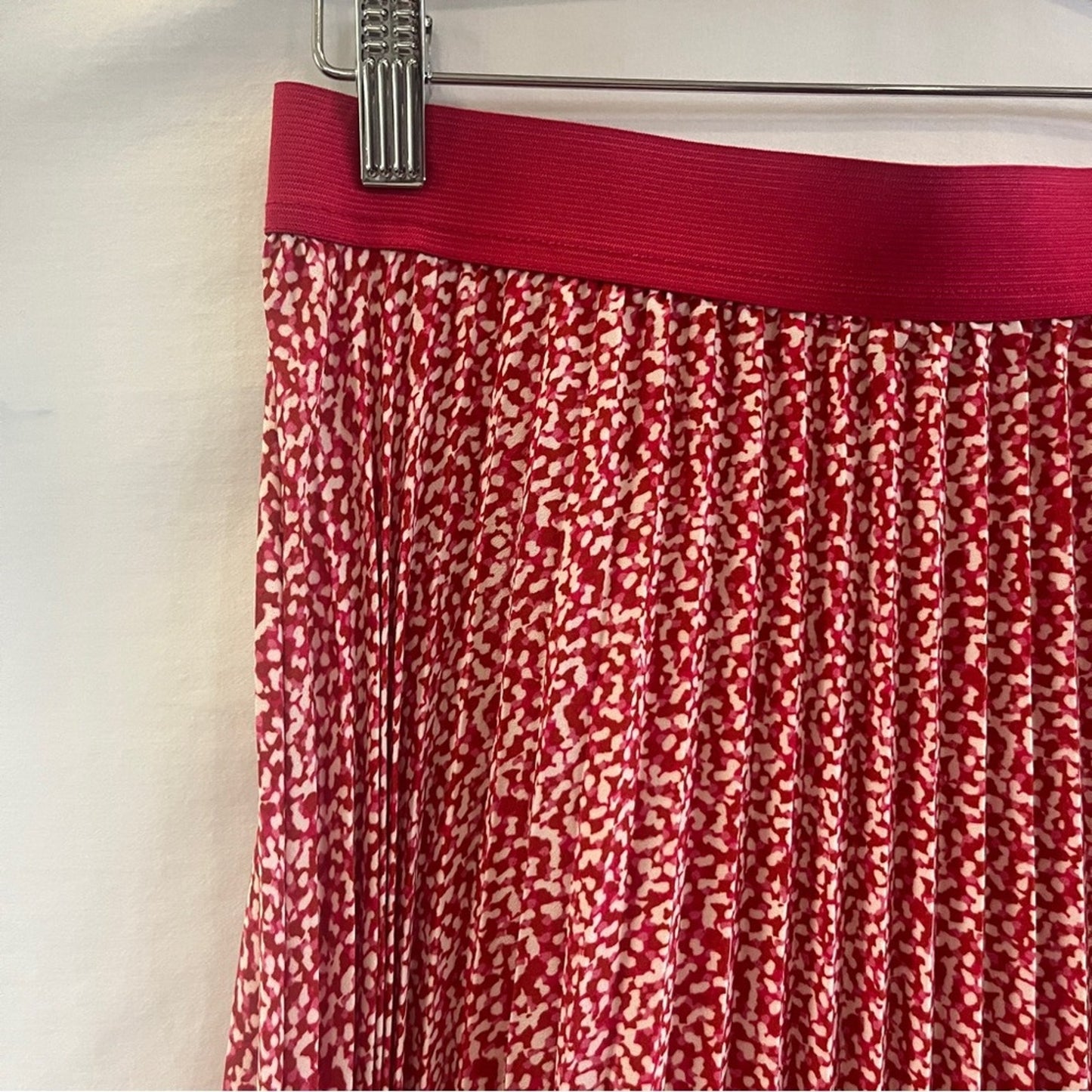 Vince Camuto Pleated Midi Skirt Womens Small Pink White Elastic Waist Lined Soft