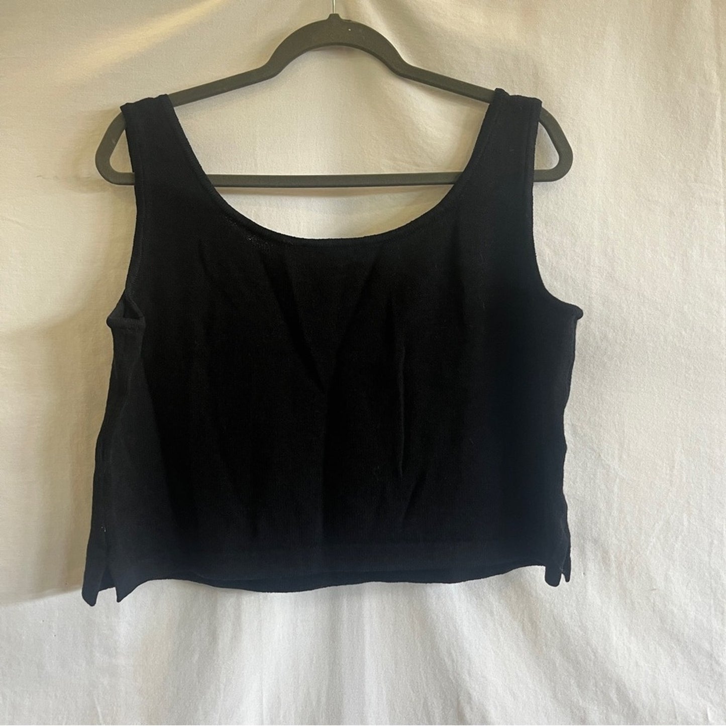 St John Basic Black Crop Top Womens Size Large Knit Scoop Neck Staple Basic Edgy