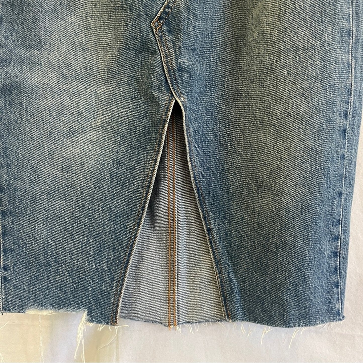 Levi's Premium Denim Jean Button Fly Midi Skirt Raw Hem Distressed Size 26 Slit