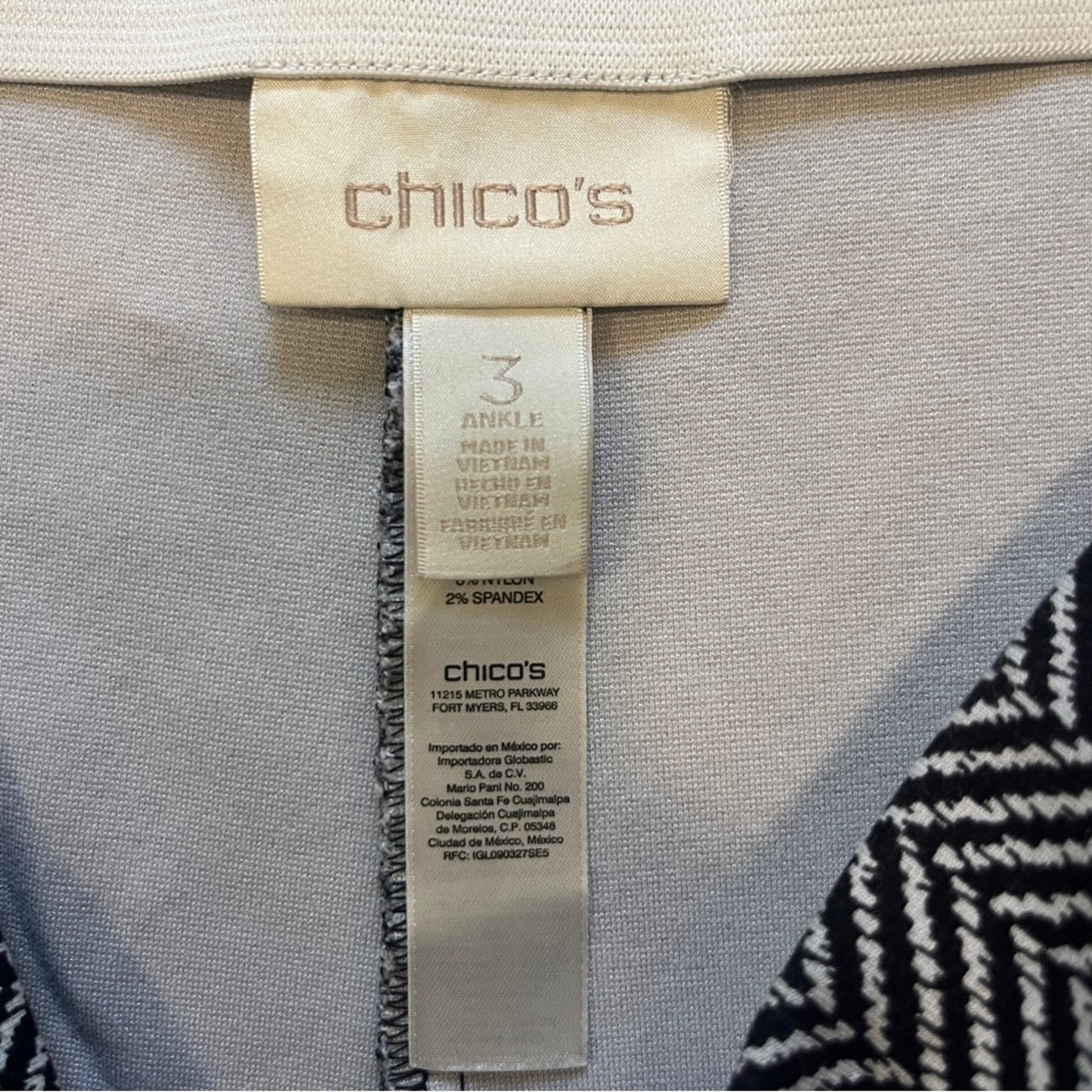 Chico's Black White Chevron Pattern Crop Pants Knit Pull On Elastic Size 3 Ankle
