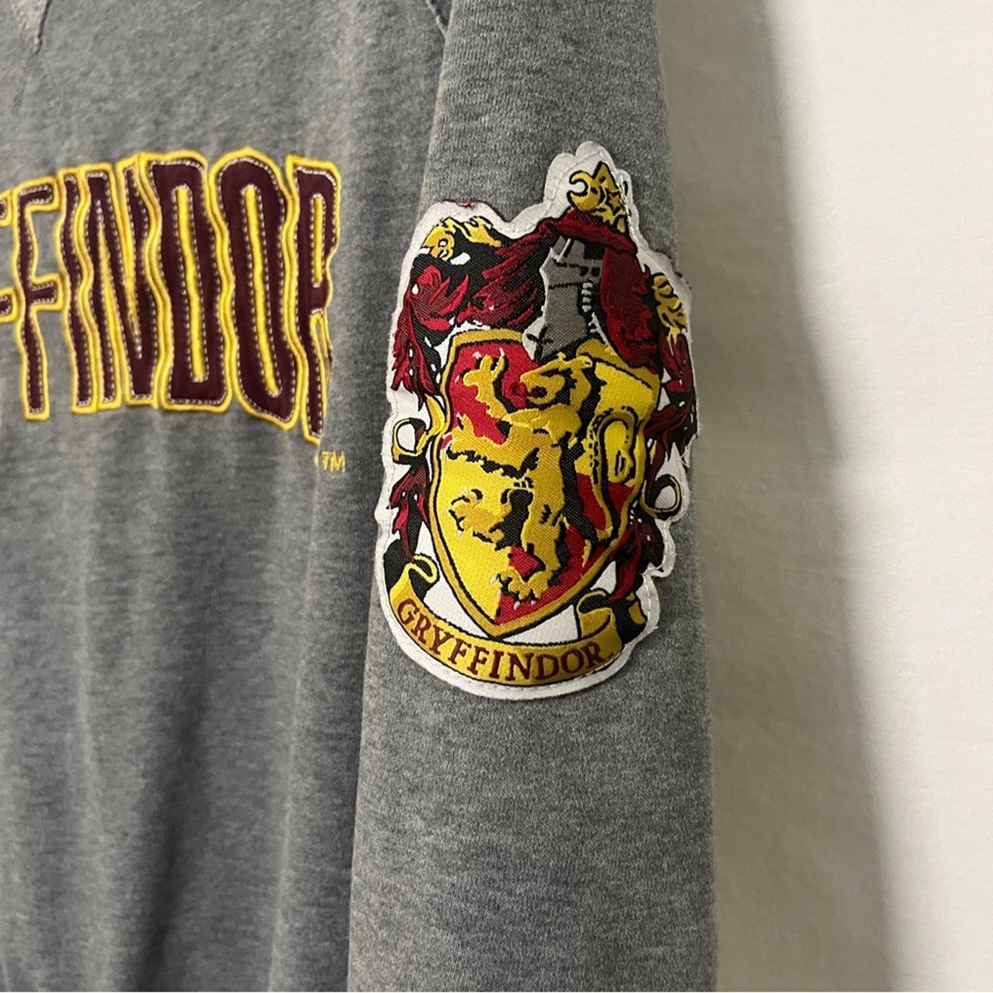 Harry Potter Sweatshirt Womens Small Crewneck Wizard Gryffindor Gray Universal