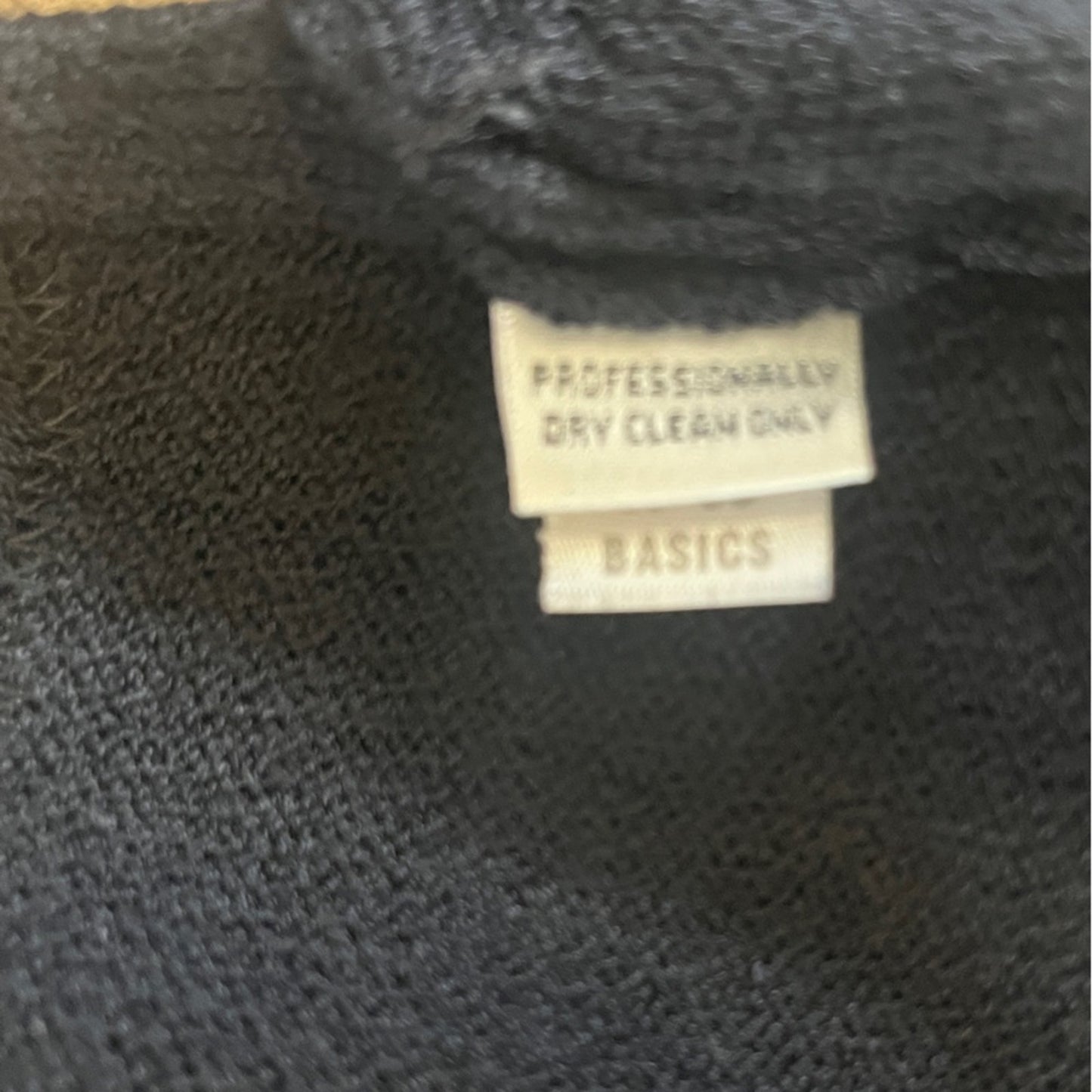 St John Basic Black Crop Top Womens Size Large Knit Scoop Neck Staple Basic Edgy