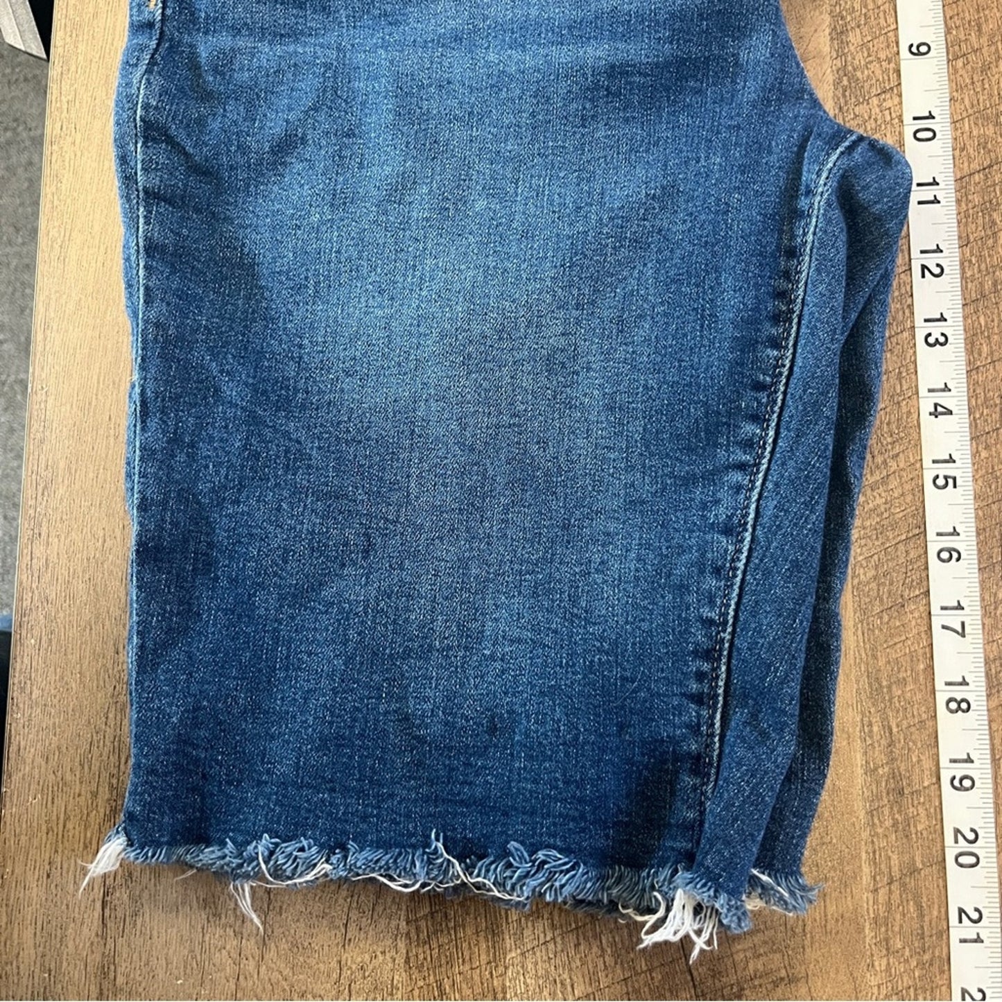Gap Bermuda Denim Shorts Womens Size 8 Raw Hem Basic Simple Casual Minimalist