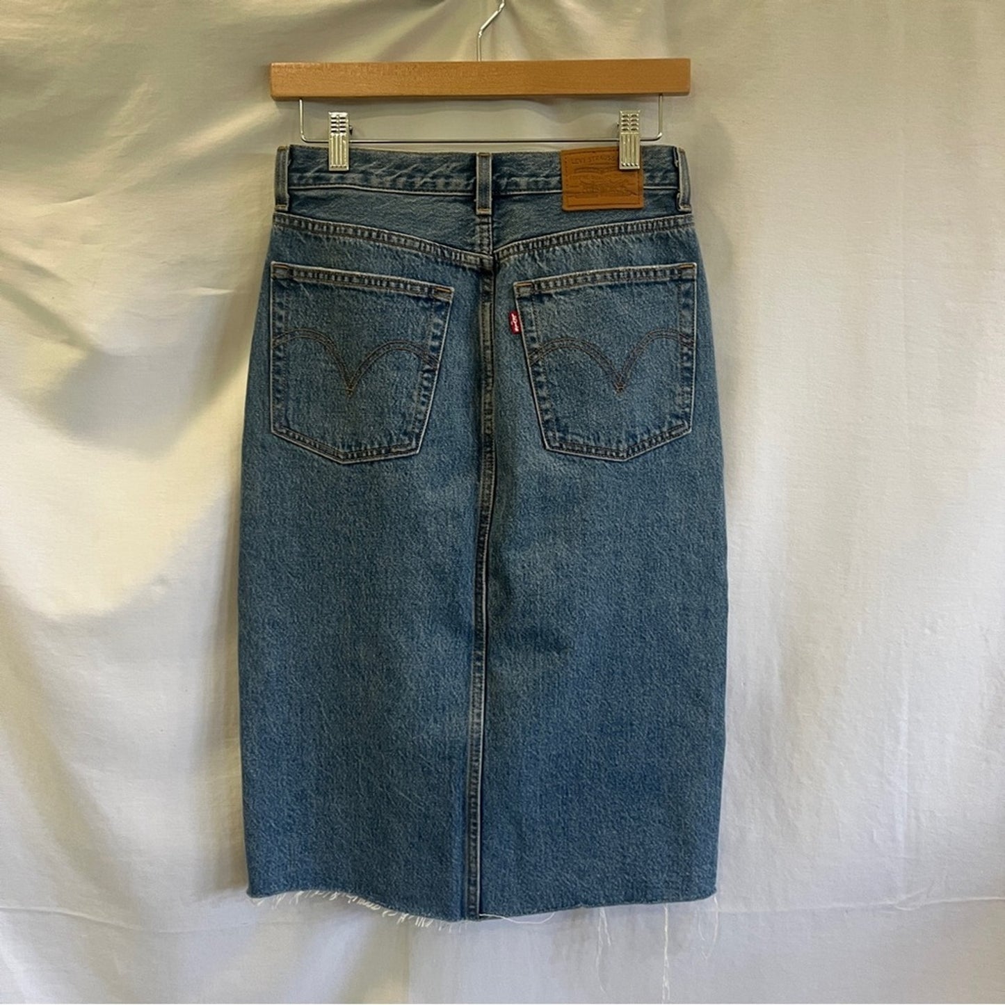Levi's Premium Denim Jean Button Fly Midi Skirt Raw Hem Distressed Size 26 Slit