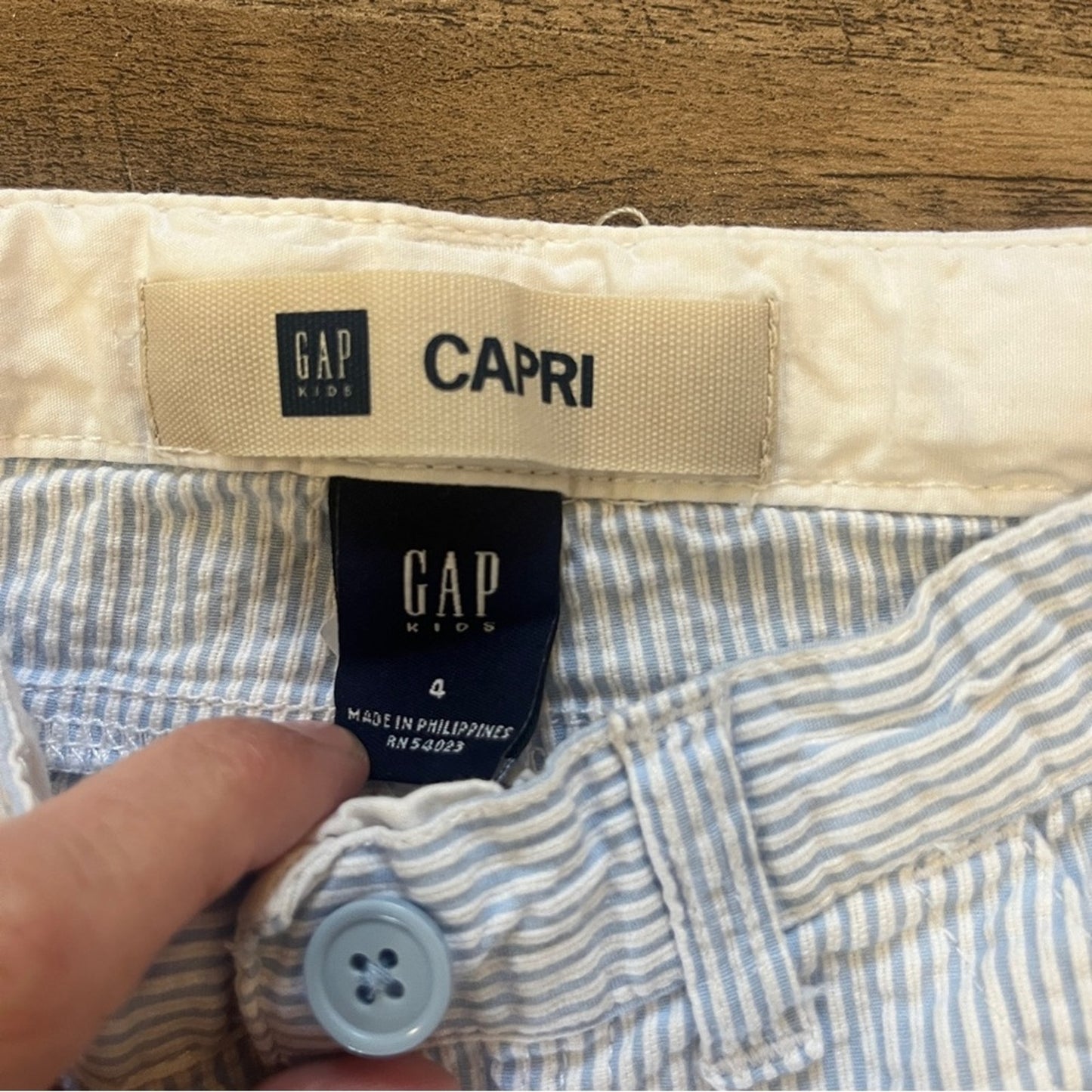 Gap Capri Pants Blue White Seersucker Cargo Toddler Girl Size 4 Adjustable Strap