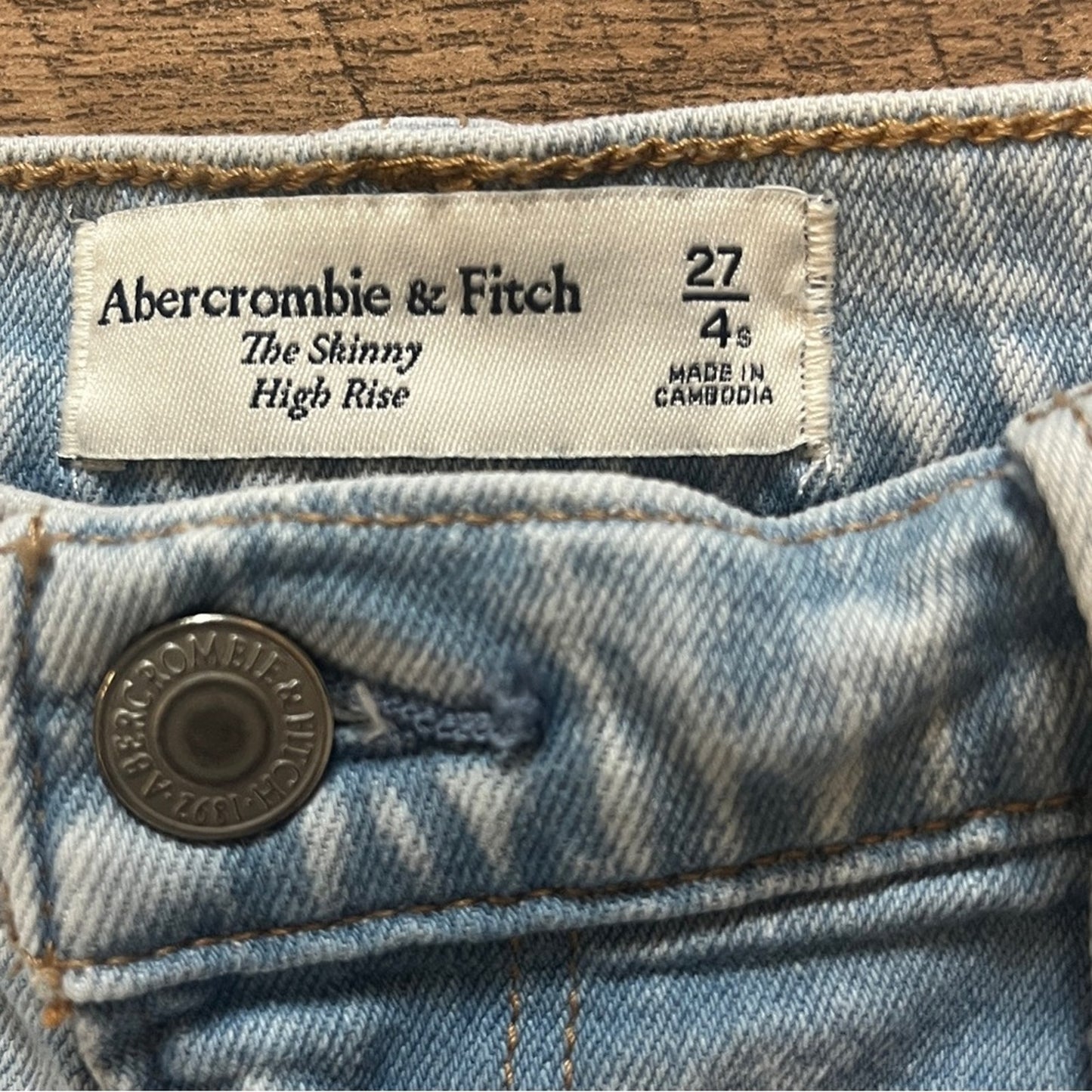 Abercrombie & Fitch The Skinny High Rise Light Wash Denim Jeans Womens 4 Short