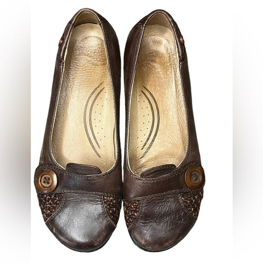 Dansko Pam Women Size 37 Brown Flats Leather Button Wedge Heel Flat 