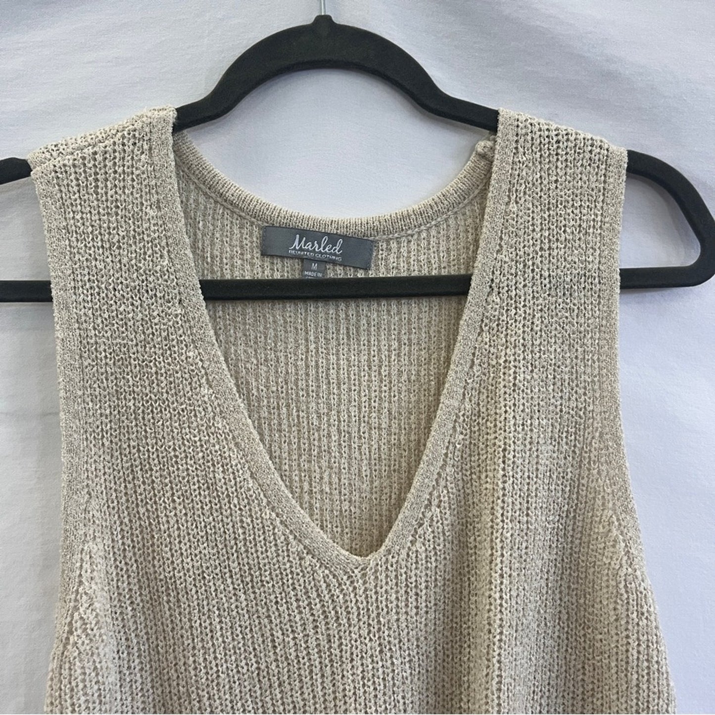 Marled Sleeveless Sweater Womens Size Medium Tan Very Low V Neck Knitted Knotted