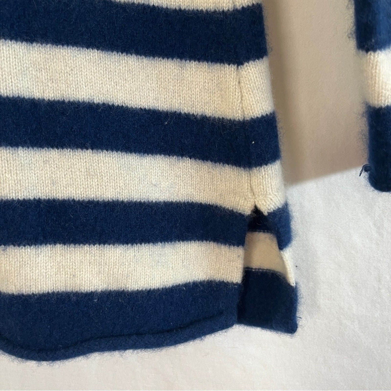 Athleta Backcountry 100% Cashmere Sweater Womens Size XS Blue White Striped Soft