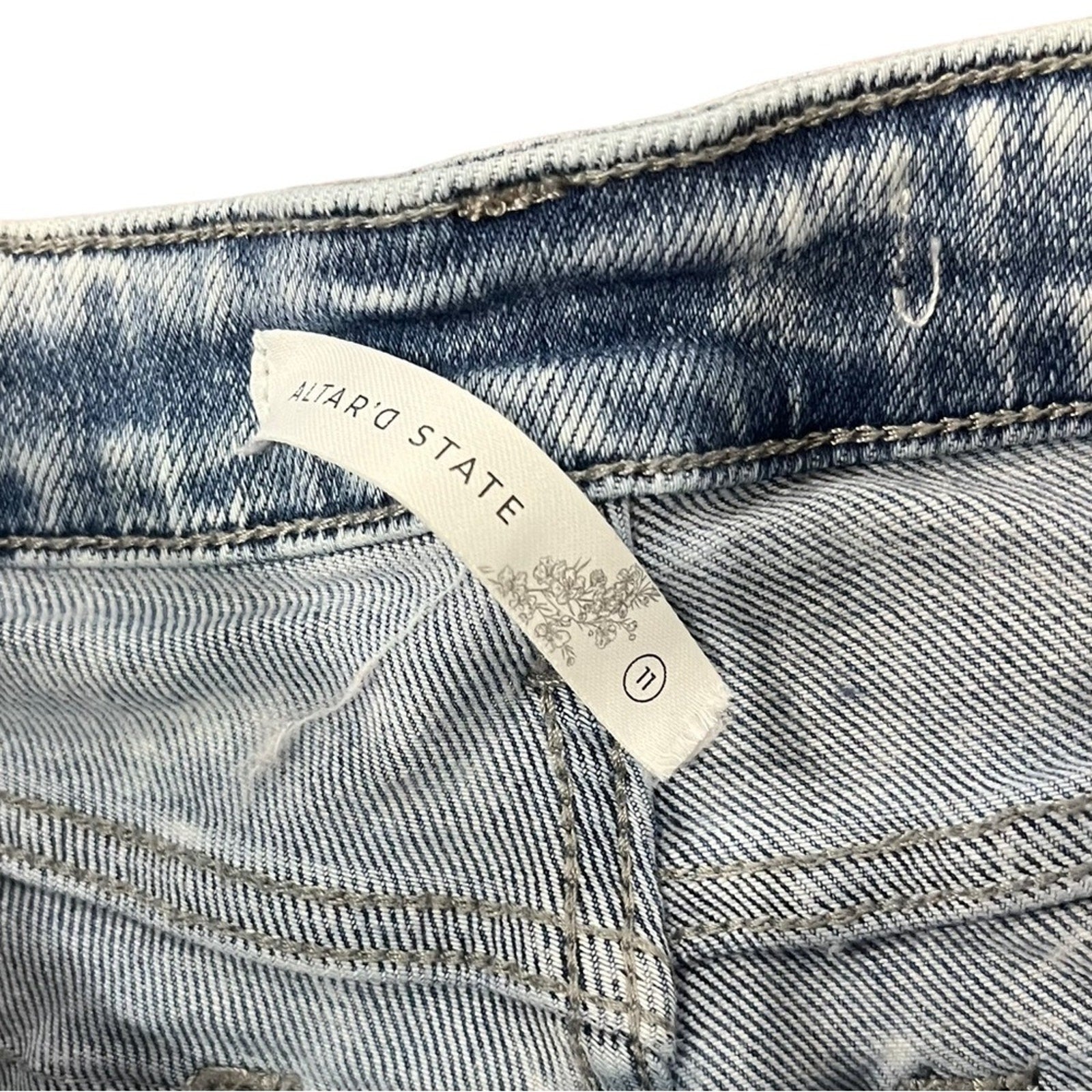 Altar'd State Jeans Womens Size 11 Distressed Frayed Hem Cut Off blue Light Wash