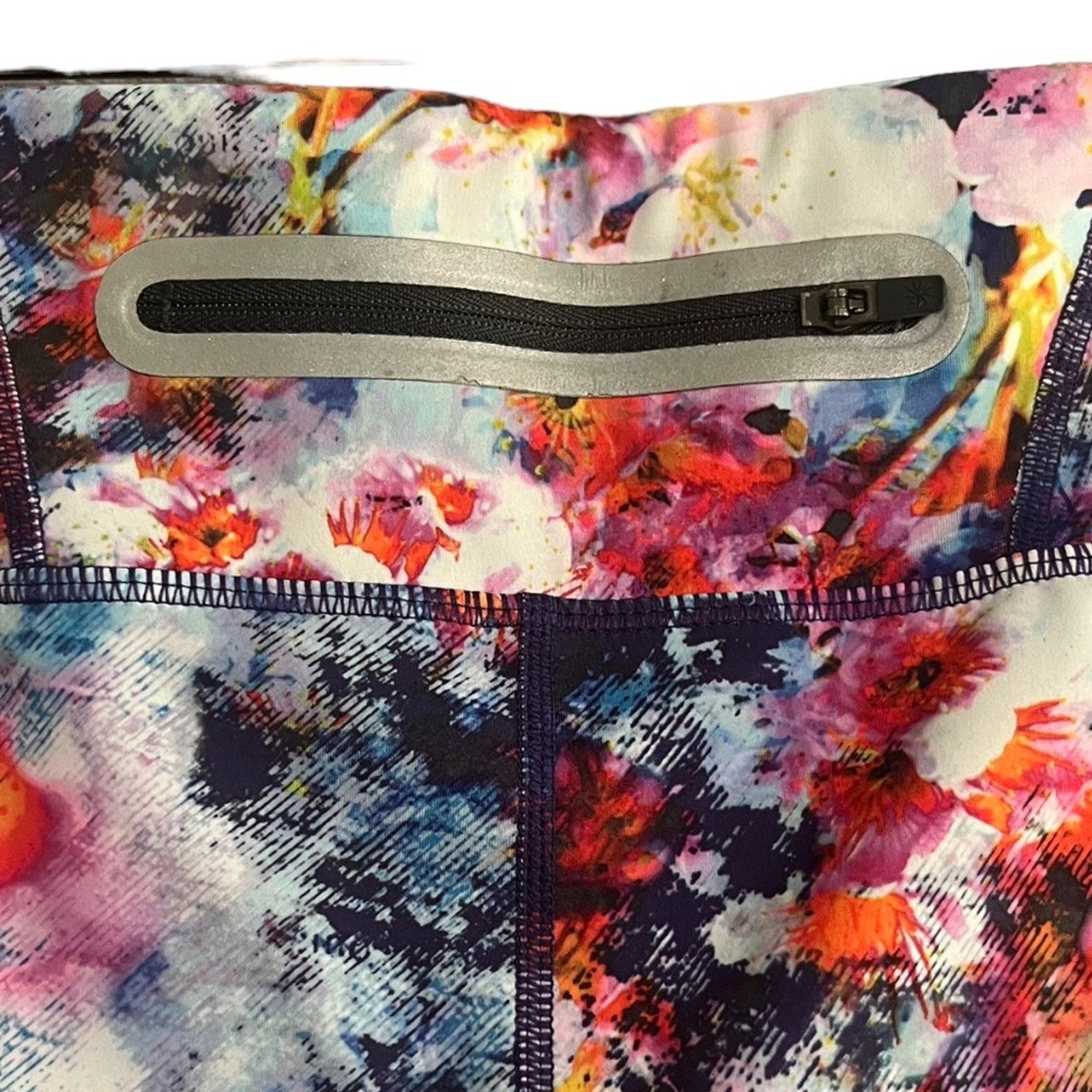 ATHLETA Womens Splash Shorts Small Hypersonic Sonar Pop Art Pink Blue  