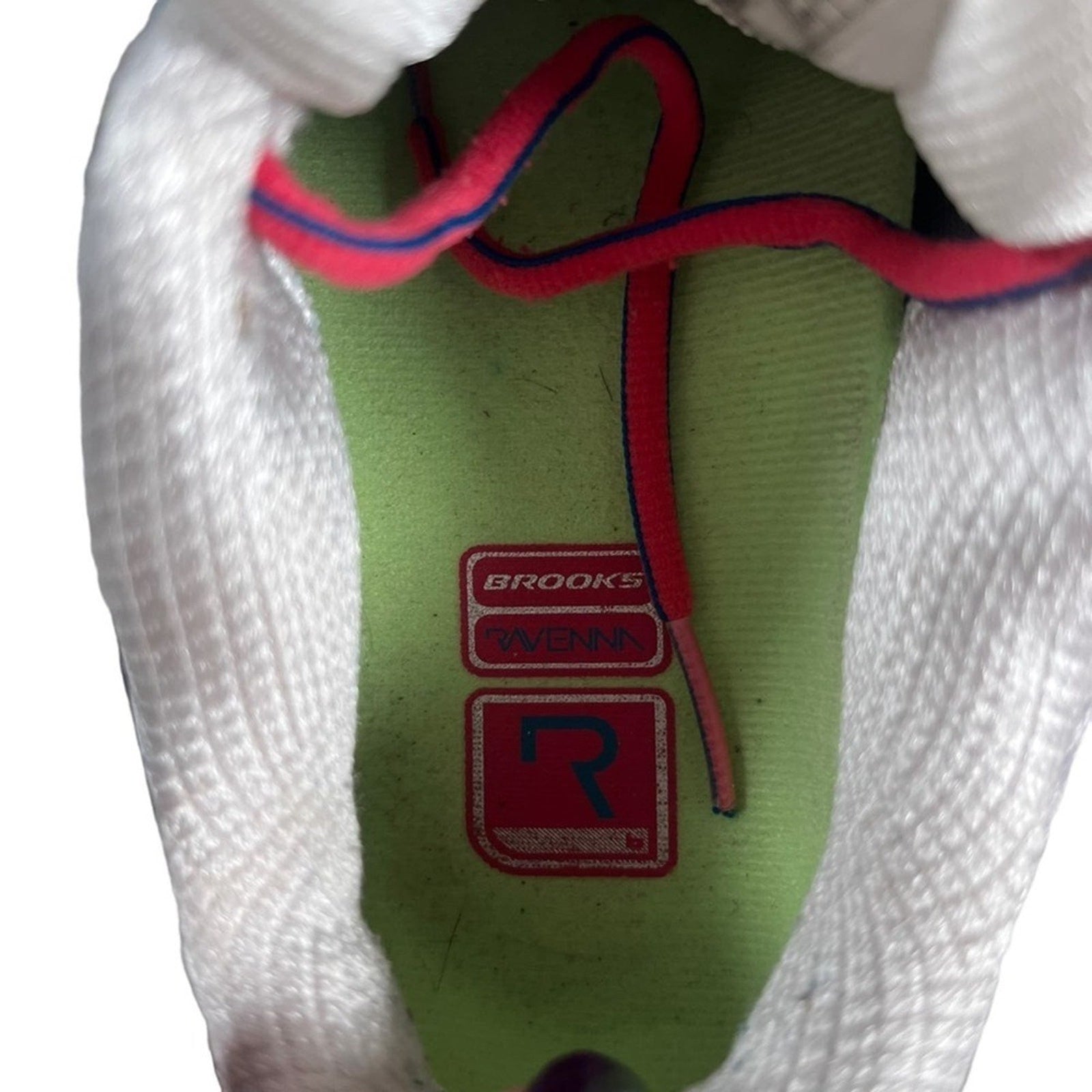 Brooks Ravenna 6 Womens Size 8.5 Silver Pink Athletic Running Shoe Sneaker