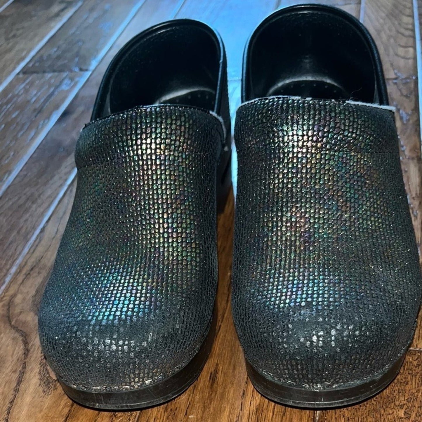 Dansko Holographic Clog Mules Women’s Size 39 Nursing Rainbow Sparkles Tech
