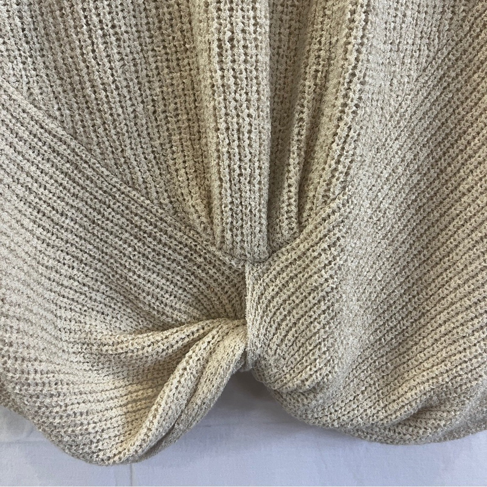 Marled Sleeveless Sweater Womens Size Medium Tan Very Low V Neck Knitted Knotted