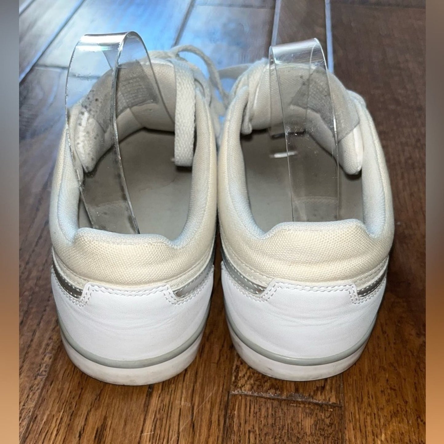 NIKE Capri III LTH Sneaker Womens Size 8.5 White Metallic Swoosh Low Top Lace Up