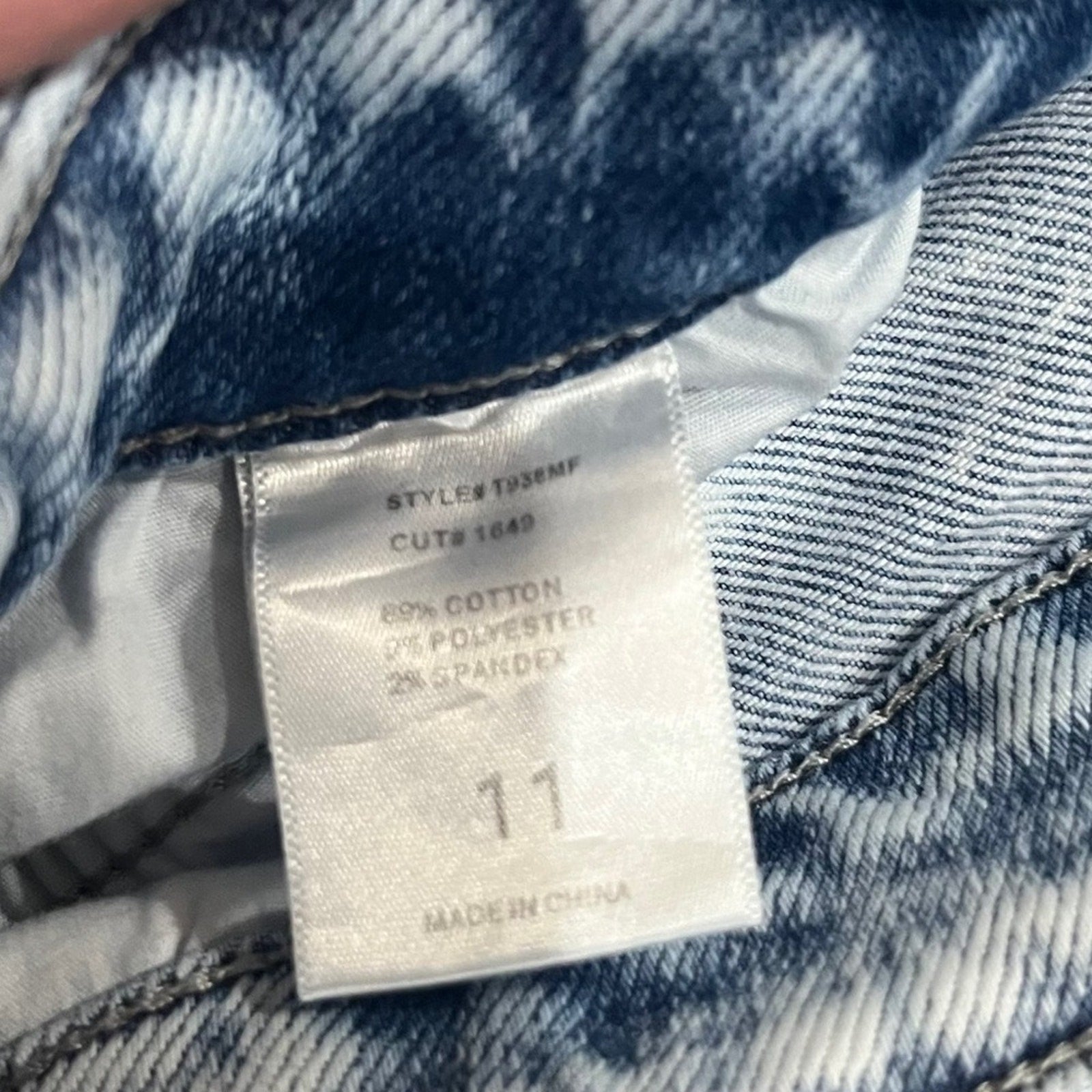 Altar'd State Jeans Womens Size 11 Distressed Frayed Hem Cut Off blue Light Wash