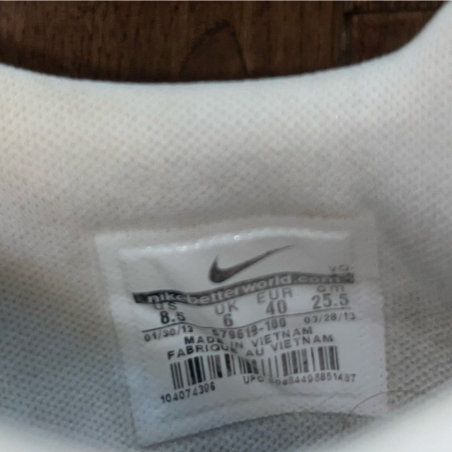 NIKE Capri III LTH Sneaker Womens Size 8.5 White Metallic Swoosh Low Top Lace Up