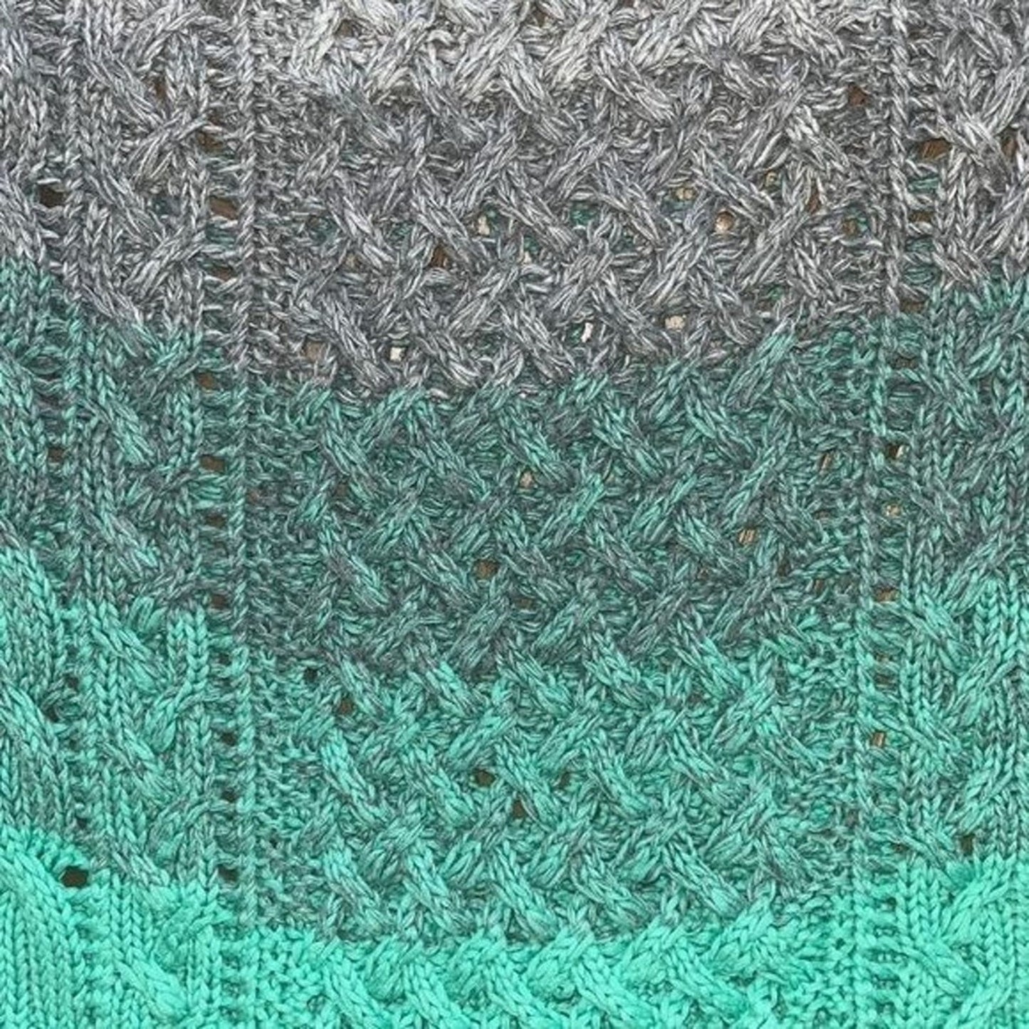 American Eagle Cable Knit Sweater Womens Size Medium Gray Green Ombré 