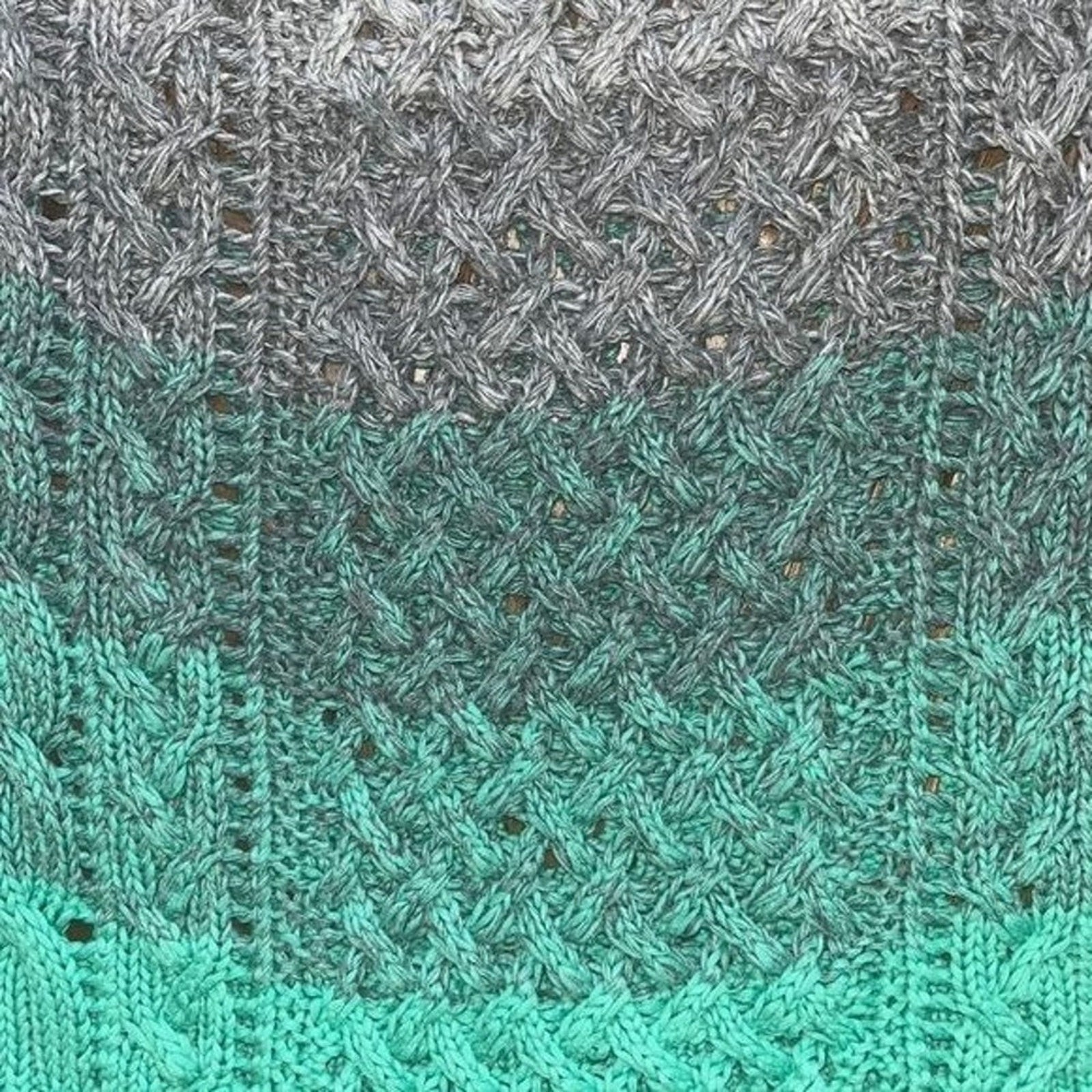American Eagle Cable Knit Sweater Womens Size Medium Gray Green Ombré 