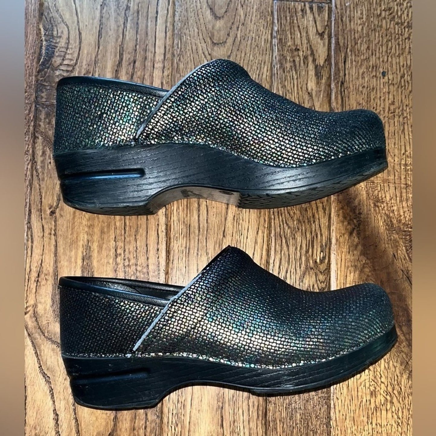 Dansko Holographic Clog Mules Women’s Size 39 Nursing Rainbow Sparkles Tech