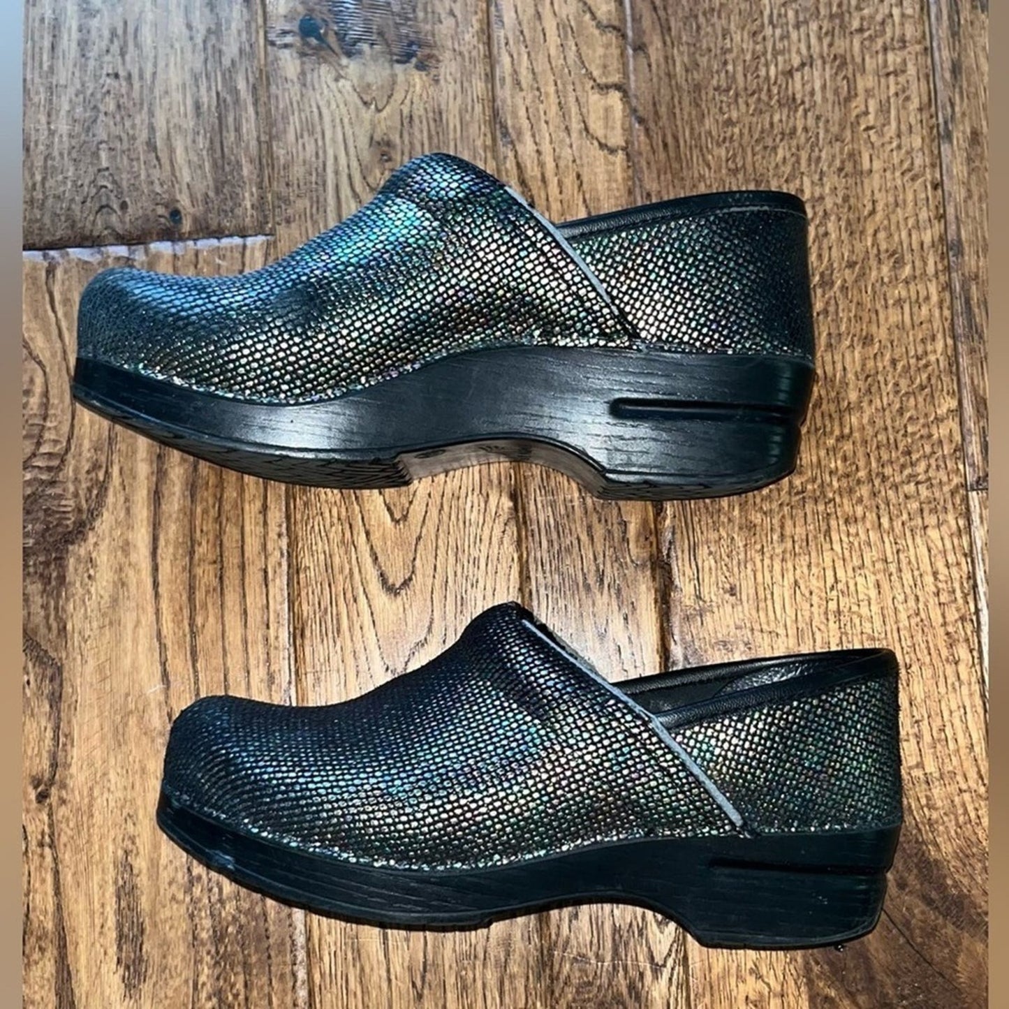 Dansko Holographic Clog Mules Women’s Size 39 Nursing Rainbow Sparkles Tech