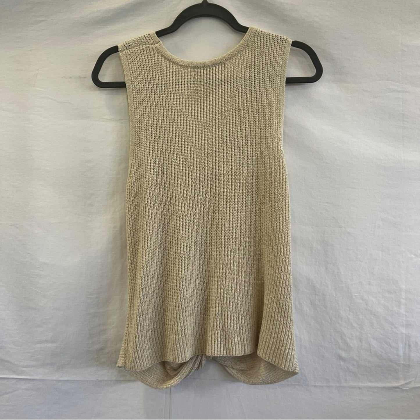 Marled Sleeveless Sweater Womens Size Medium Tan Very Low V Neck Knitted Knotted