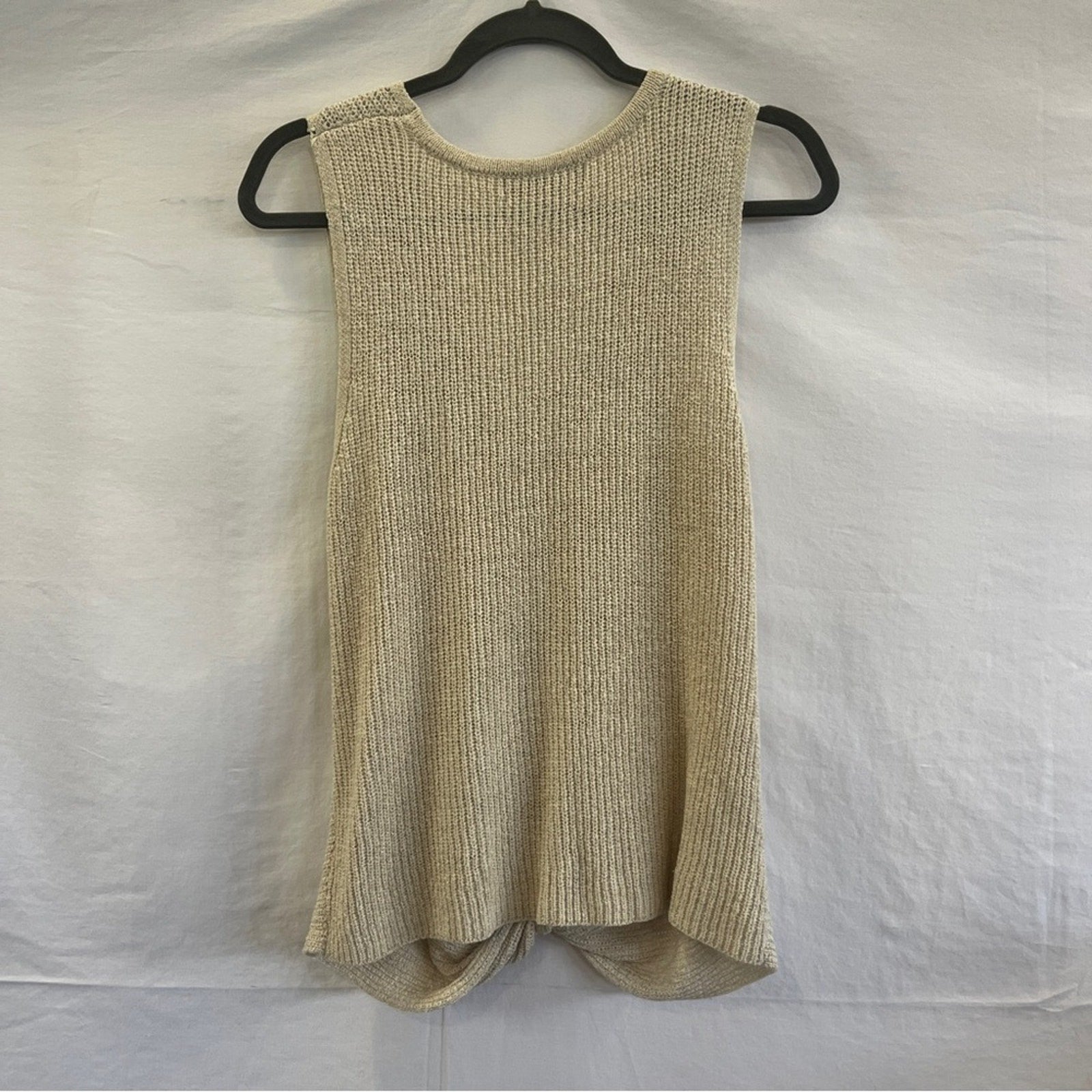 Marled Sleeveless Sweater Womens Size Medium Tan Very Low V Neck Knitted Knotted