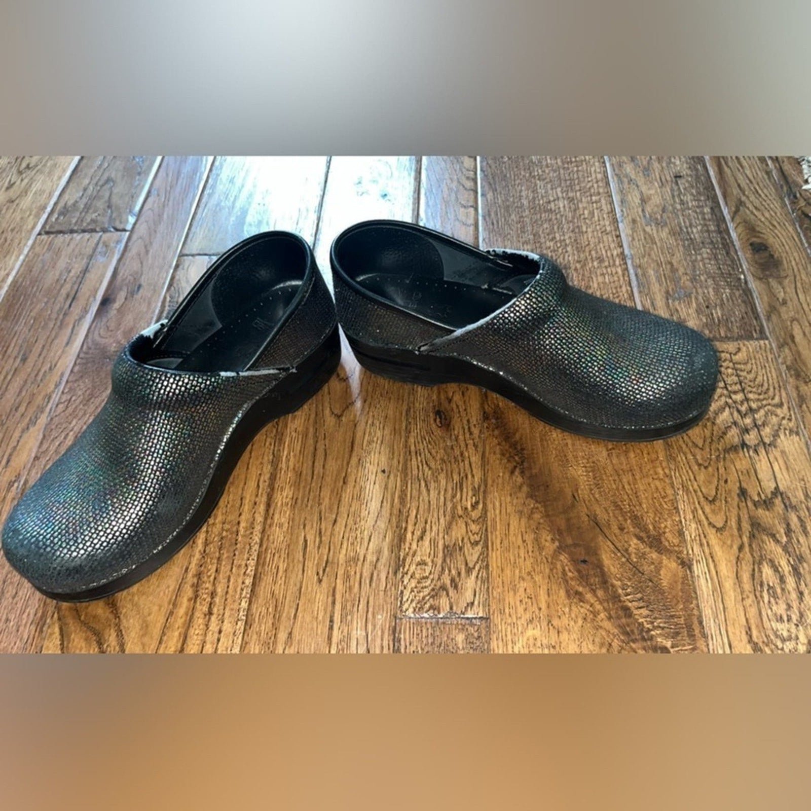 Dansko Holographic Clog Mules Women’s Size 39 Nursing Rainbow Sparkles Tech