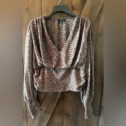 Talent Blouse Womens Size 1XL Brown Black Low V Neck Sheer Smocked Bottom Casual